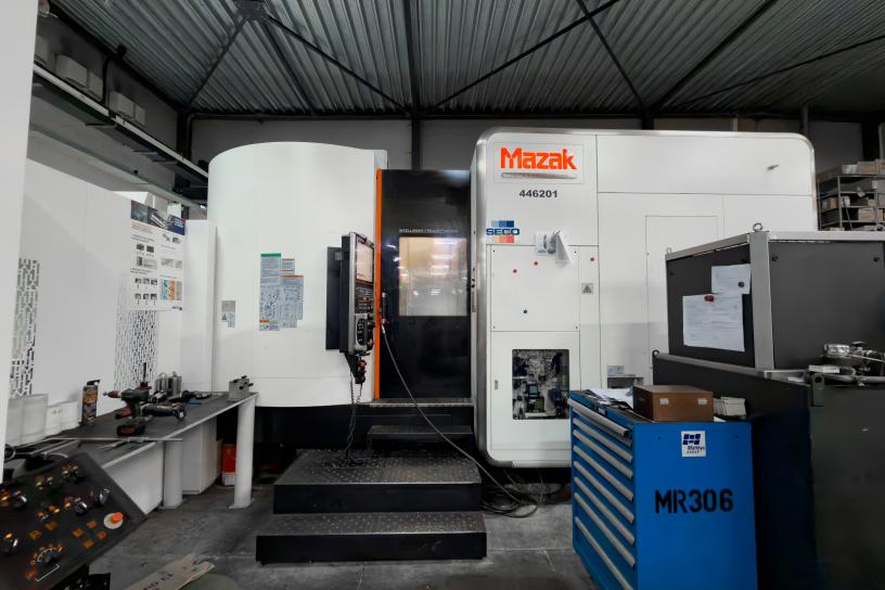 Draai- en freescombinatiemachinelijn met spanenpers