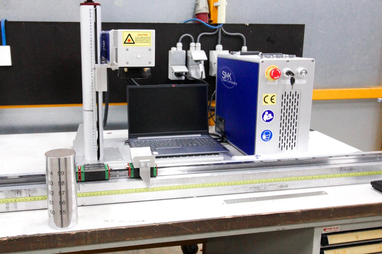 Lasergraveren in het atelier van MGC